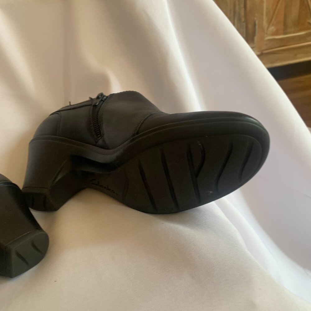 Black Clark Booties Size 6M - Picture 6 of 7